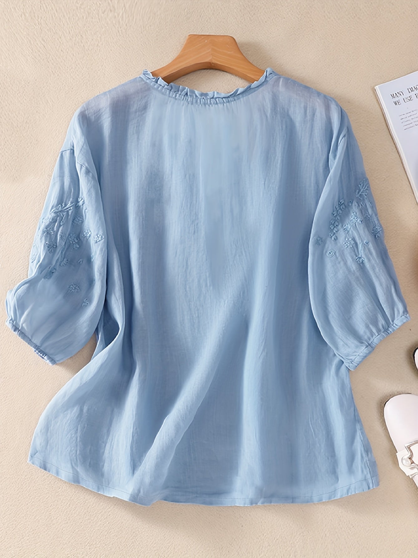 Éléna™ — Blouse élégante en lin mélangé et brodé